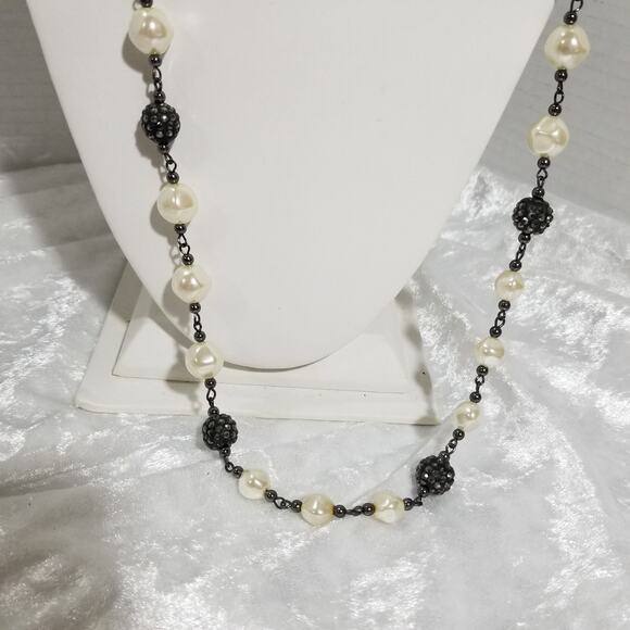 LC faux pearl black rhinestone ball 34" necklace 1.1635 2" e - Picture 2 of 14